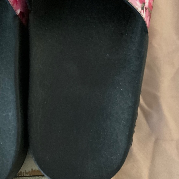 Gucci GG Supreme Blooms Slide Sandal - Picture 9 of 11